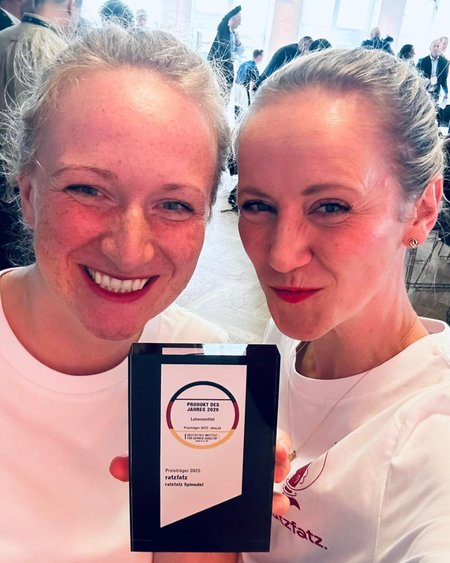 Das ratzfatz Team mit ihrem Award
